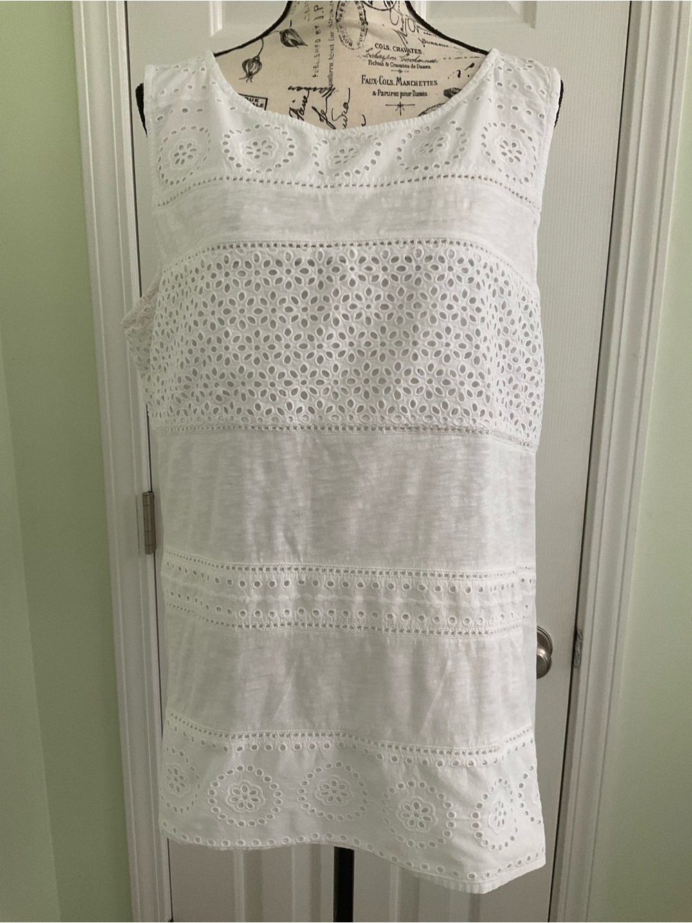 Talbots White Eyelet Sleeveless top